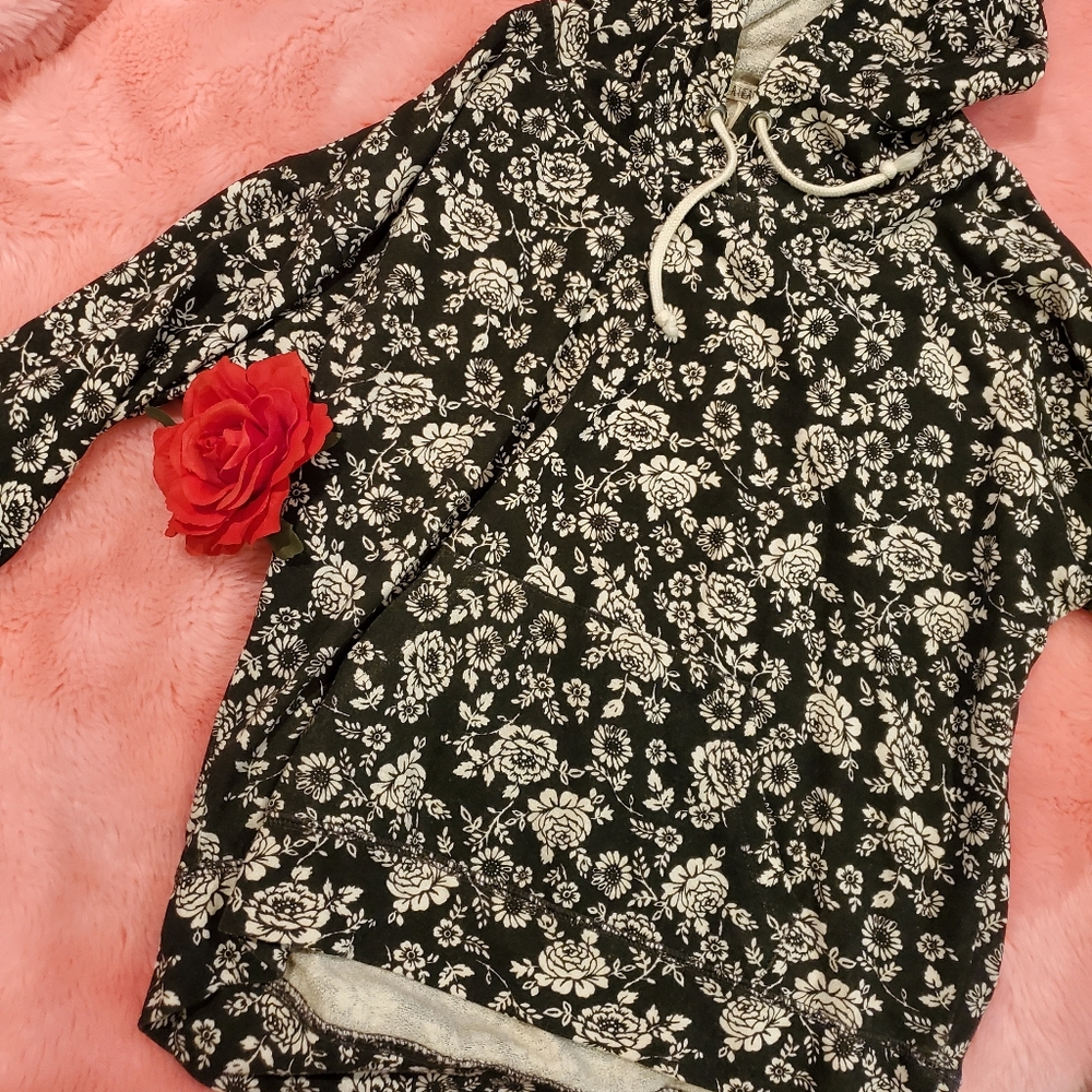 Floral pullover - Picture 3 of 7